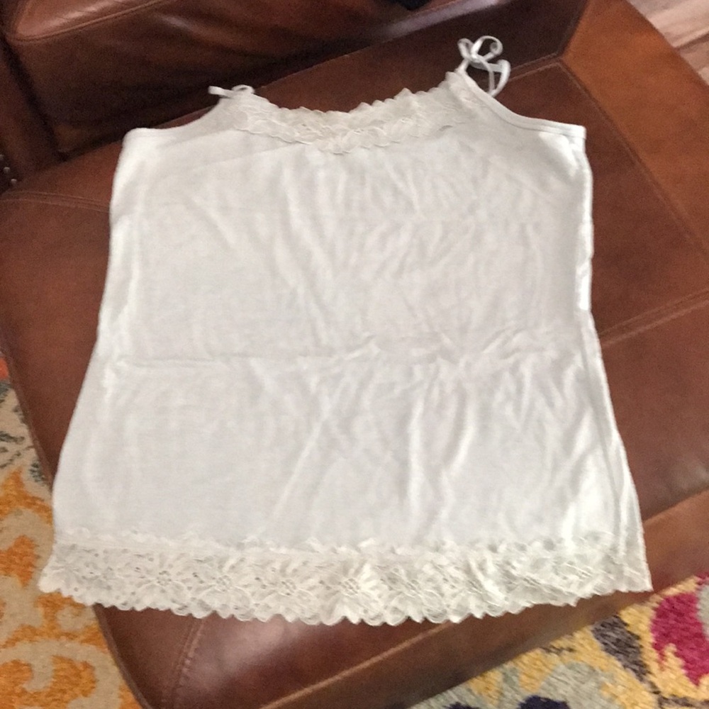 Bundle of Lace-Trimmed Cami Tank Top -Cream, Black, Sage green - Picture 4 of 6